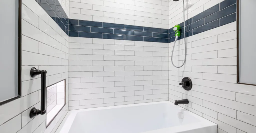 découvrez des idées et conseils pour optimiser l'agencement de votre salle de bain et créer un espace fonctionnel et esthétique.