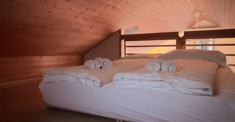 découvrez notre lit mezzanine avec rangement intégré, parfait pour optimiser l'espace de votre chambre tout en offrant confort et fonctionnalité.