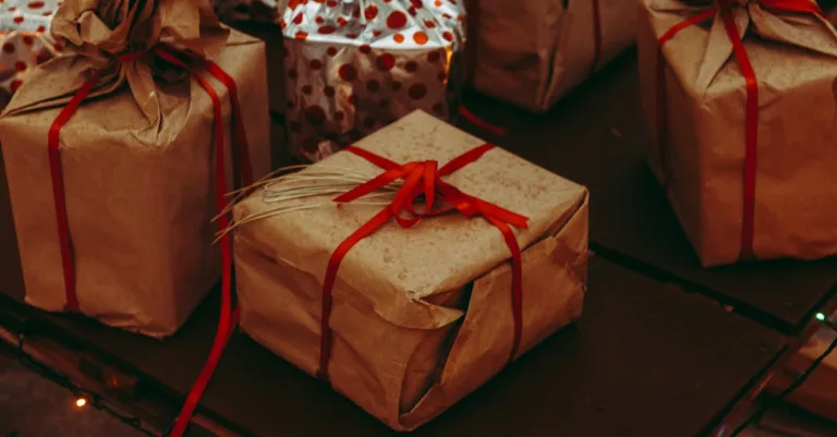 découvrez notre tutoriel facile pour réaliser un nœud de ruban élégant, parfait pour décorer vos cadeaux et créatifs projets.