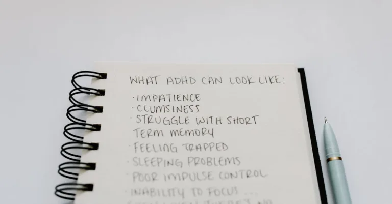 découvrez les problèmes de santé mentale chez le rottweiler, leurs signes, causes et conseils pour assurer le bien-être émotionnel de votre chien.