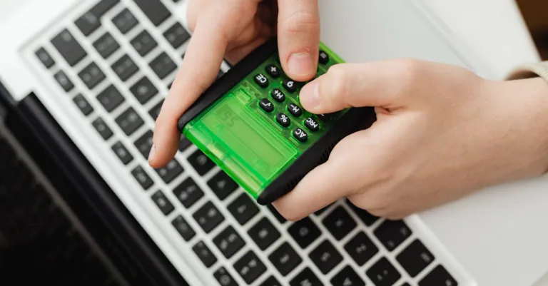 calculez facilement le niveau de décibels avec notre outil précis et rapide. idéal pour mesurer le bruit ambiant et protéger votre audition.