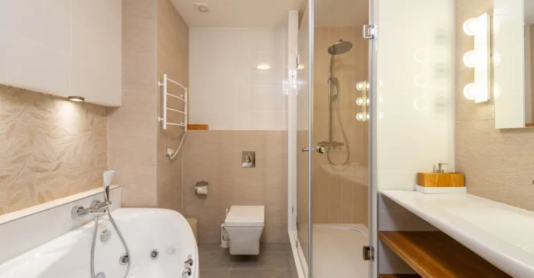 rénovation de salle de bain : transformez votre espace avec des designs modernes, des matériaux de qualité et une expertise professionnelle pour un résultat élégant et fonctionnel.