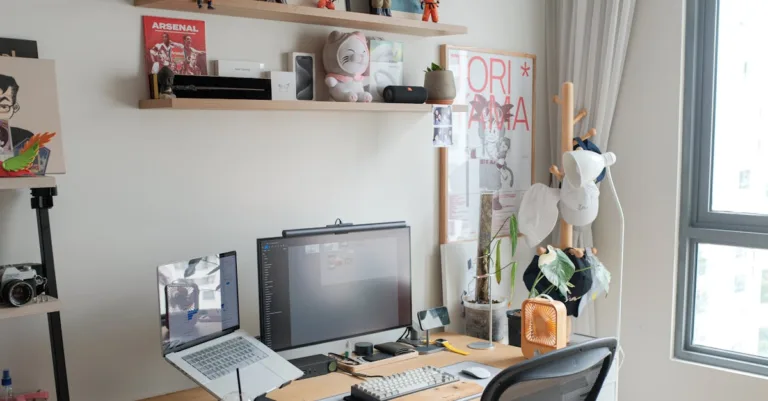 découvrez nos conseils pour aménager un bureau à domicile fonctionnel et confortable, idéal pour travailler efficacement depuis chez vous.