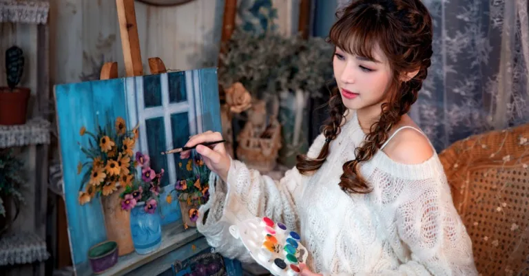 découvrez des techniques d'éclairage pour la peinture en chambre sombre afin de maîtriser les contrastes et créer des ambiances mystérieuses et captivantes.