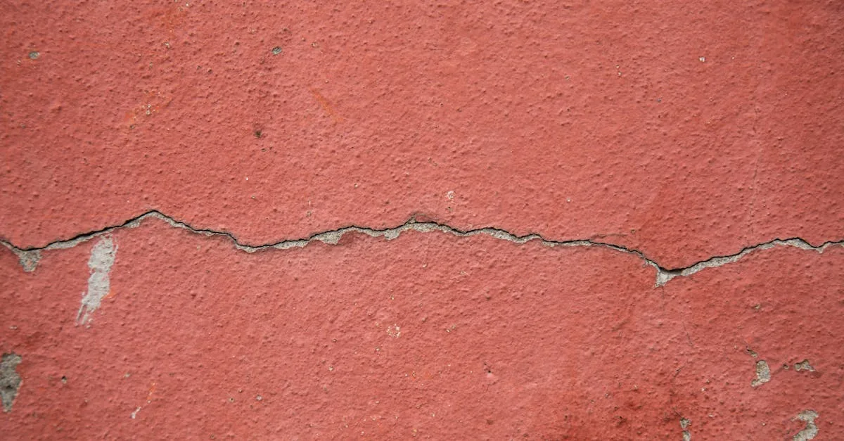 découvrez comment réparer efficacement un mur fissuré grâce à nos conseils pratiques et étapes détaillées pour restaurer la solidité et l'esthétique de vos murs.
