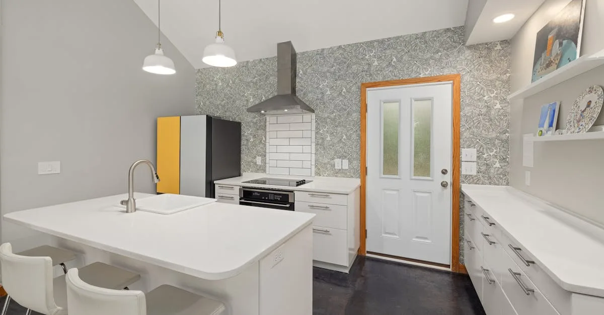 transformation fonctionnelle d'une suite parentale : optimisez votre espace pour créer une chambre principale moderne et pratique.