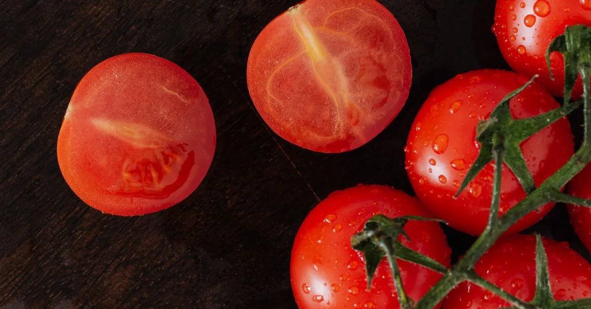 découvrez les causes du fendillement des tomates, comment prévenir ce phénomène courant et obtenir des fruits parfaitement intacts dans votre jardin.