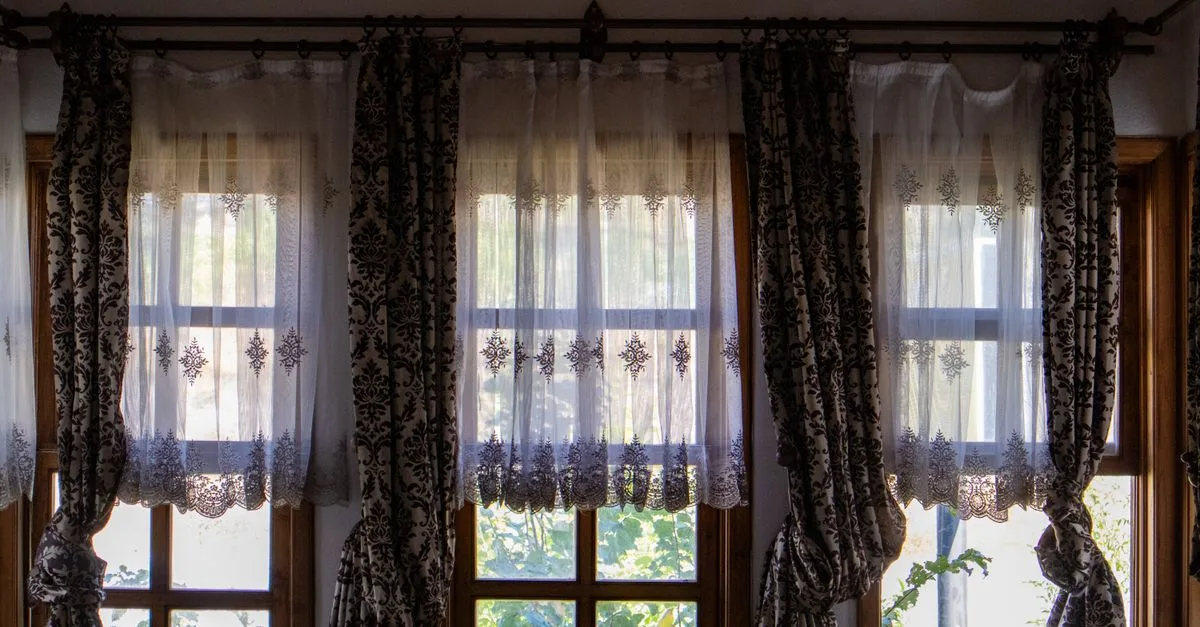découvrez notre sélection de rideaux élégants et fonctionnels pour sublimer votre intérieur avec style et confort.