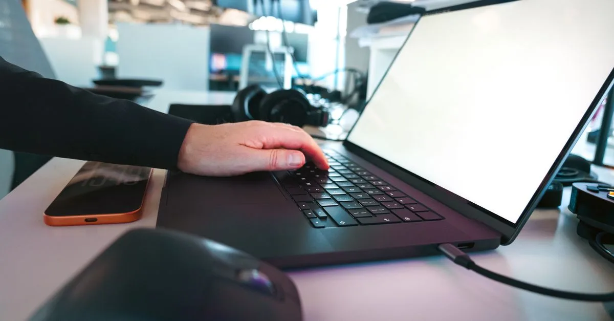 découvrez des solutions innovantes pour l'intégration du bureau à domicile, alliant confort et productivité.
