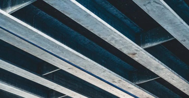 découvrez tout ce qu'il faut savoir sur le mur porteur : définition, rôle essentiel dans la structure des bâtiments, et conseils pour travaux et rénovations en toute sécurité.