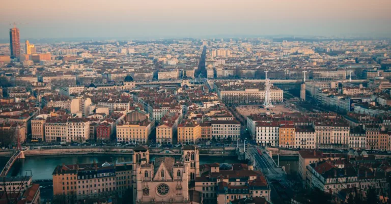 découvrez les meilleurs artisans à lyon pour tous vos projets : rénovation, construction, décoration et plus. qualité, savoir-faire et proximité garantis.