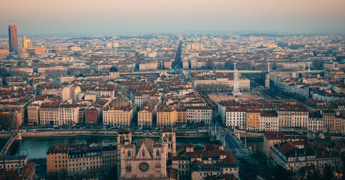 découvrez les meilleurs artisans à lyon pour tous vos projets : rénovation, construction, décoration et plus. qualité, savoir-faire et proximité garantis.
