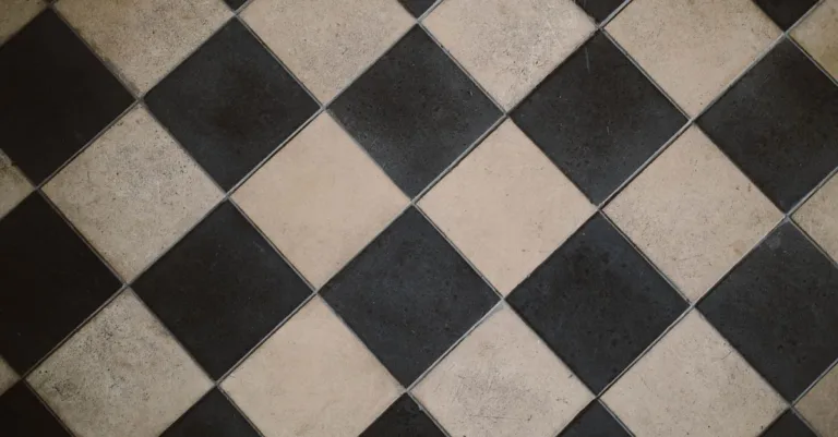 restauration de carreaux noirs : redonnez éclat et beauté à vos surfaces avec des techniques professionnelles de nettoyage et réparation.