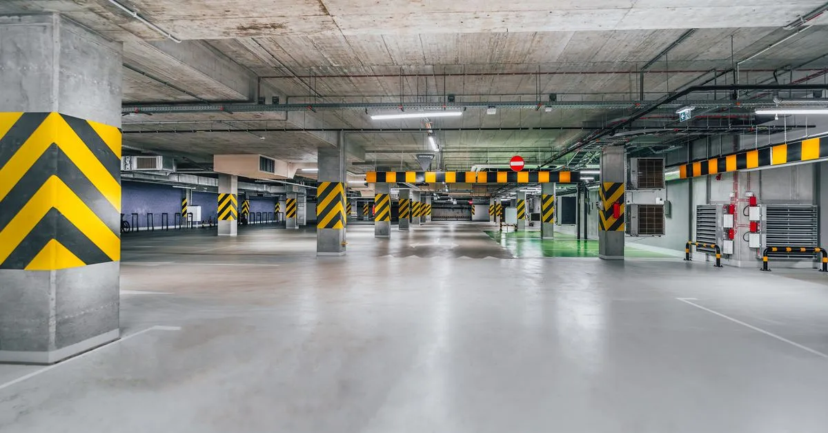 revêtement de sol de garage durable et esthétique pour protéger et embellir votre espace. facile à appliquer, résistant aux taches et à l'usure.