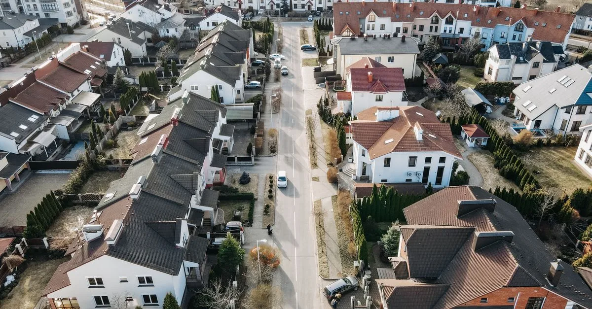 découvrez le logement hybride moderne alliant design innovant, durabilité et confort pour un habitat contemporain et écologique.
