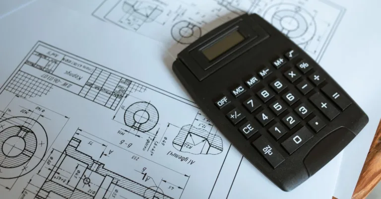 calculez le nombre de plaques de plâtre nécessaires selon la surface de vos murs et plafonds, avec une marge pour les découpes et les pertes.