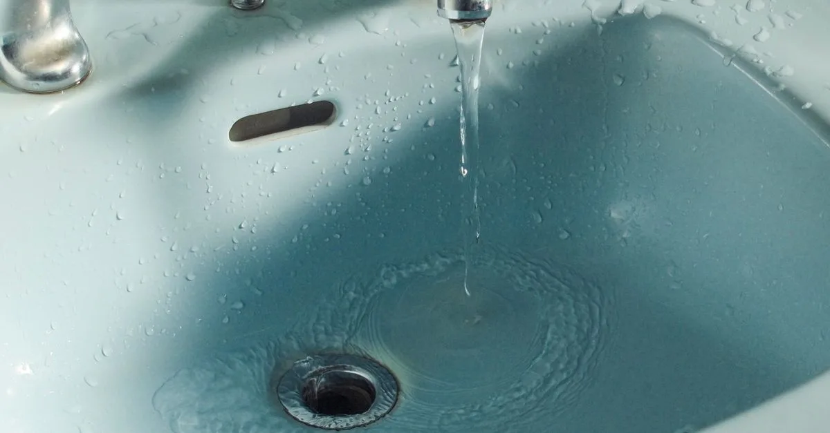 découvrez le diamètre standard d’un tuyau d’évacuation d’évier de cuisine et les éléments à vérifier pour choisir une installation adaptée.