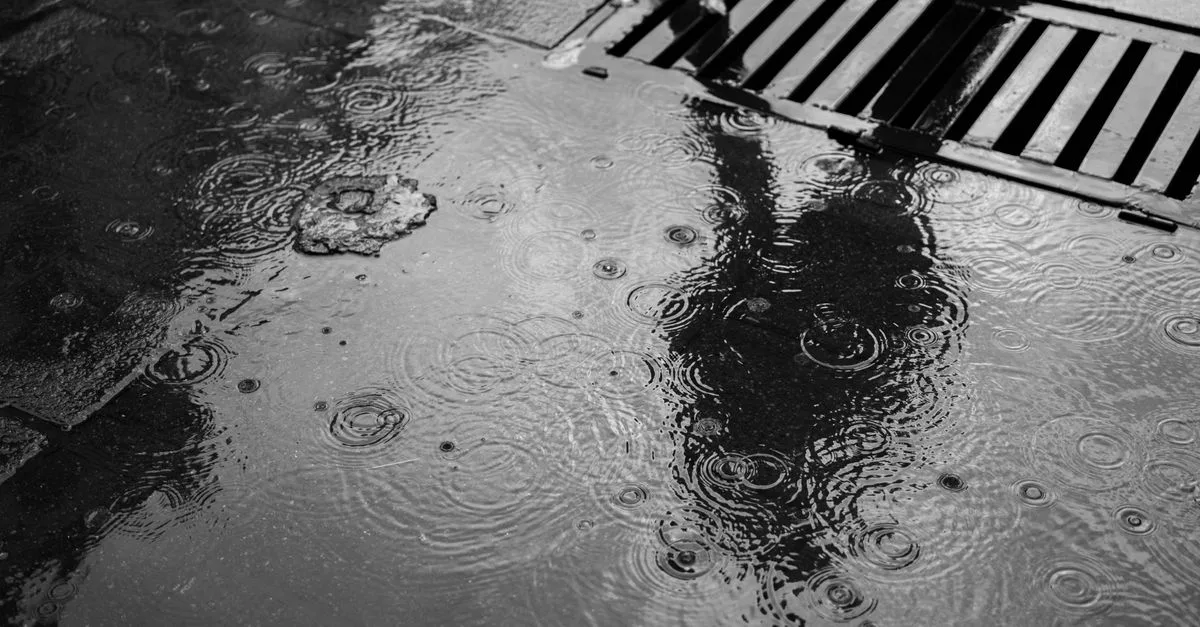 découvrez la pente idéale pour une évacuation de douche : normes, conseils de pose et astuces pour éviter l’eau stagnante.